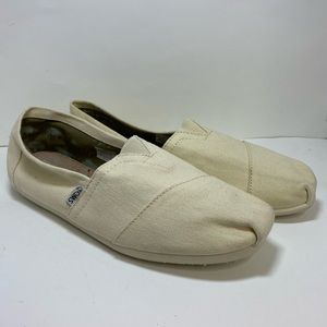 Toms beige/ cream color Size 9.5 Mens
